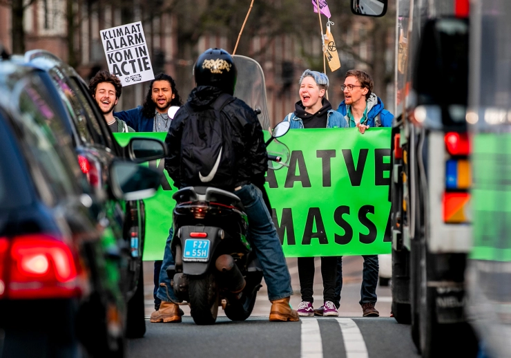 NOS onderzoekt stappen tegen kopie Journaal door Extinction Rebellion
