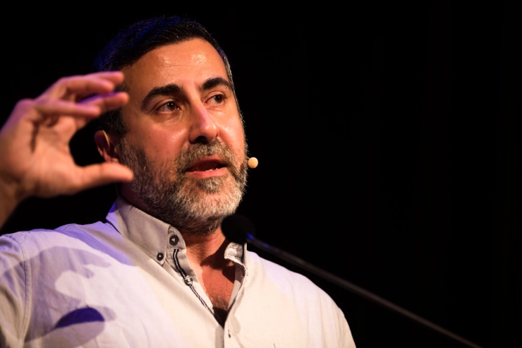 Inzamelingsactie voor ontslagen columnist  Abou Jahjah