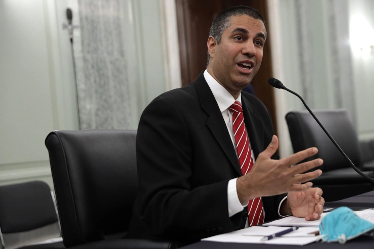 Omstreden FCC-topman Ajit Pai kondigt vertrek aan