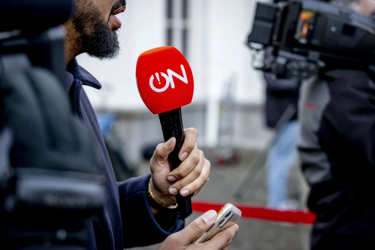 Minister OCW ‘geschrokken’ over onthullingen over ‘racistische uitlatingen’ bij Ongehoord Nederland