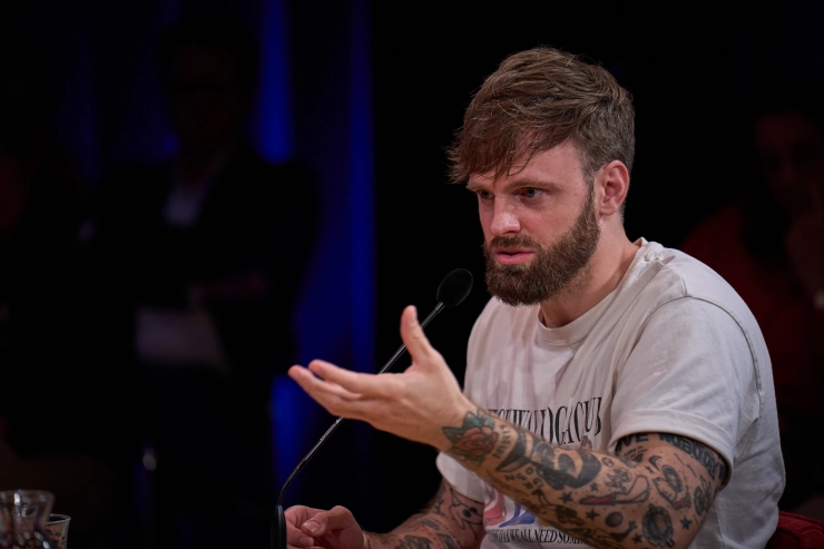 Tim Hofman doet aangifte tegen man die naar BNNVARA-gebouw kwam om hem te vermoorden