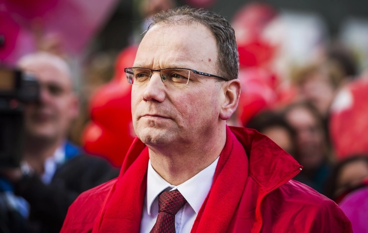 Ton Heerts jaagt ZZP’ers in de gordijnen