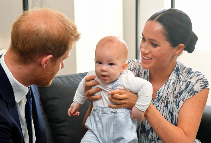 Nederlandse versie van Brits royaltyboek per direct uit de handel genomen