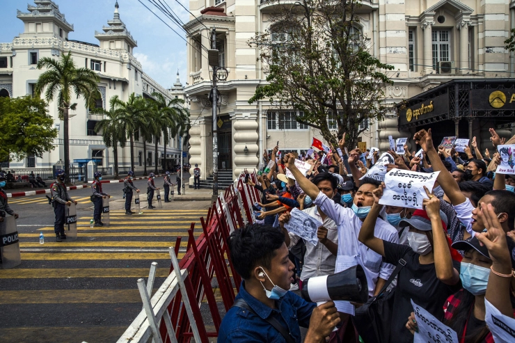 Myanmar: gewonde journalisten naar gevangenis overgebracht