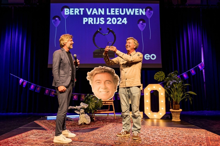 Bert van Leeuwen ontvangt eerste Bert van Leeuwen Prijs