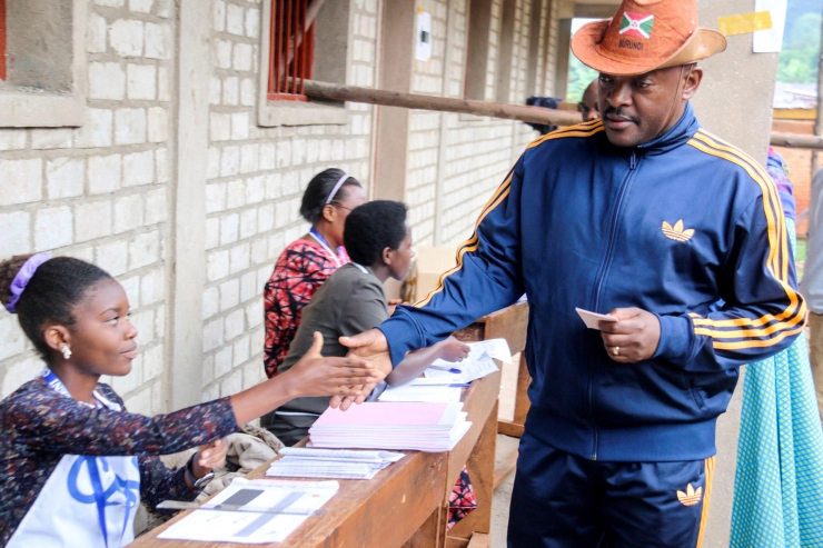 Burundi wijst BBC de deur en verlengt uitzendverbod Voice of America