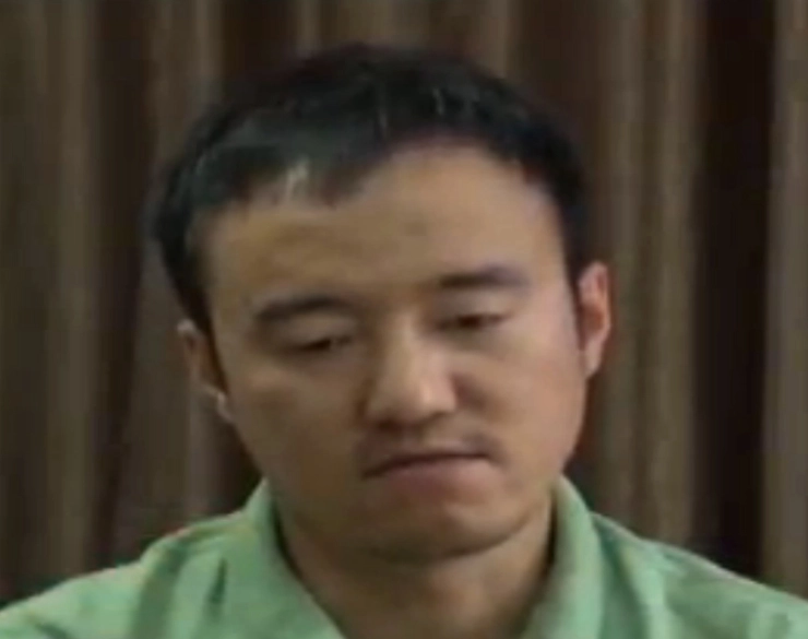China dwingt financieel journalist tot ‘bekentenis’ op tv