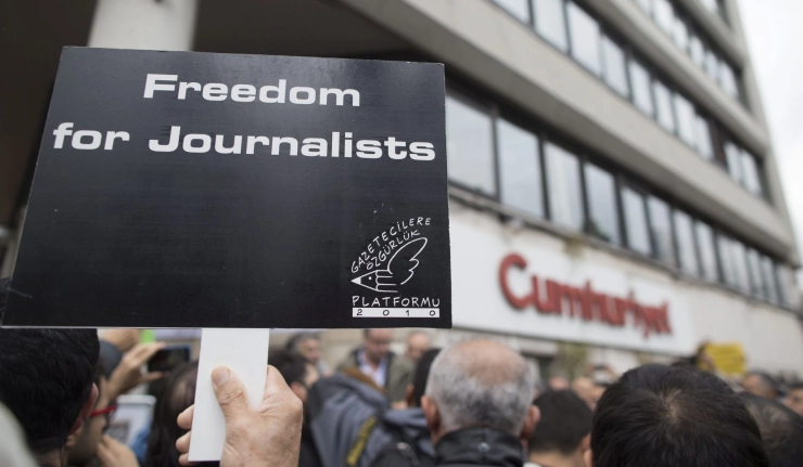 Hoofdredacteur van online-editie Cumhuriyet in Turkije opgepakt