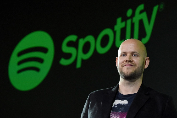Spotify komt met informatielabel bij podcasts na kritiek op nalatigheid rondom desinformatie