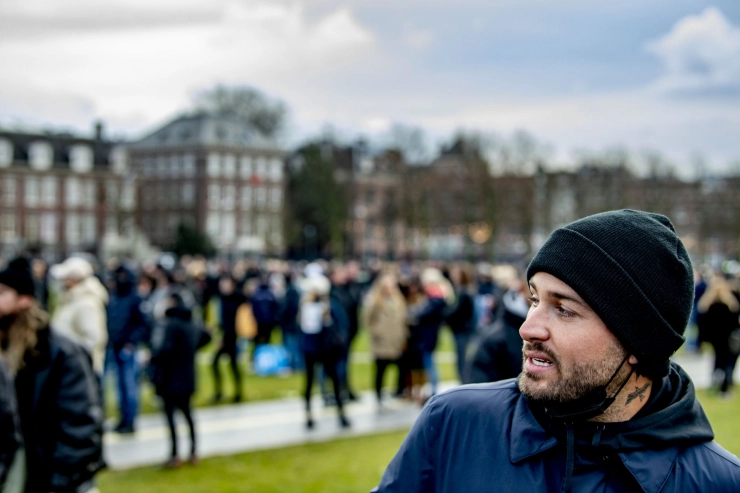 NVJ trekt aangifte tegen Dave Roelvink om bezit politieperskaarten in