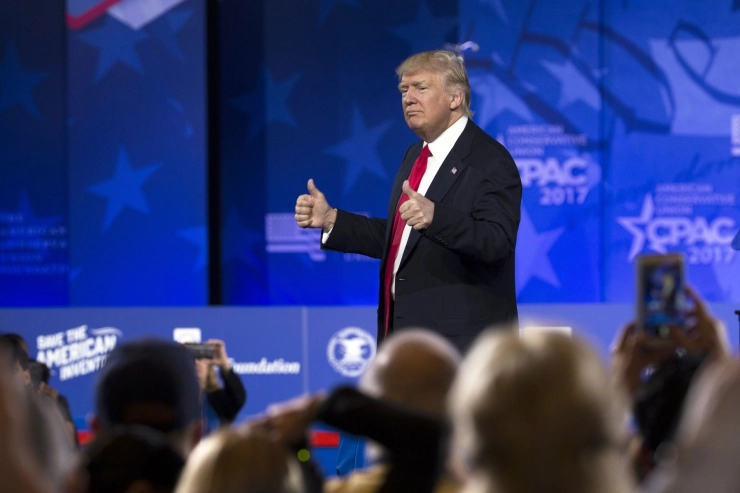Trump deelt nepnieuws-awards uit