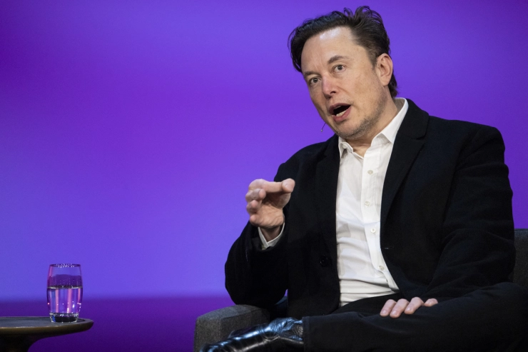 Elon Musk wil accounts van geschorste journalisten eerder herstellen
