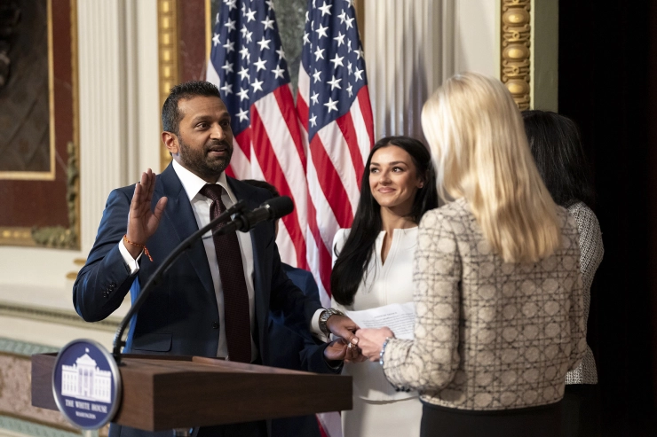FBI deed onderzoek naar journalist na artikel over vriendin van FBI-directeur Patel