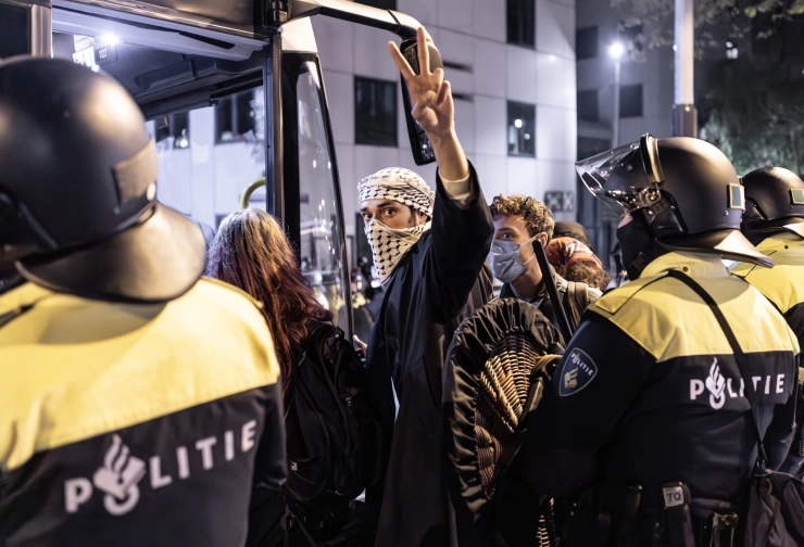NVJ roept demonstranten bij de UvA op om van journalisten af te blijven