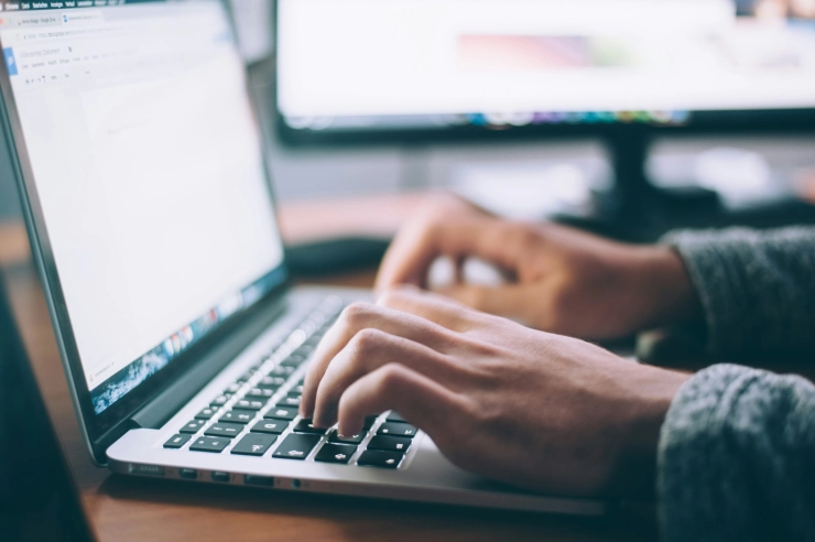 NVJ: ‘Laat omroepfreelancer niet opdraaien voor naheffing bij schijnzelfstandigheid’