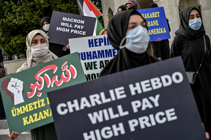 Franse mediabedrijven doen oproep om Charlie Hebdo en meningsvrijheid te verdedigen