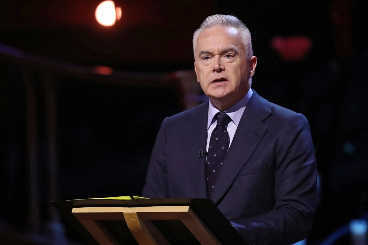 Voormalig BBC-presentator Edwards voor de rechter na vondst ‘onfatsoenlijke’ foto’s van kinderen