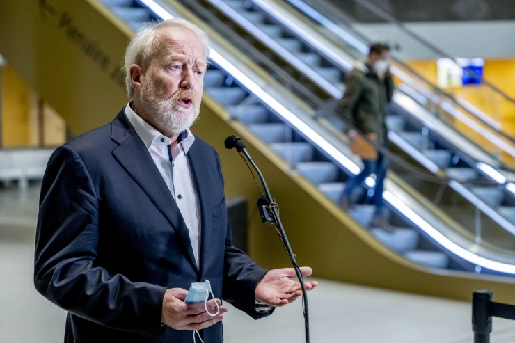 Podcasters Gijrath/De Vlieger diep door stof na corruptiebeschuldiging Van Dissel