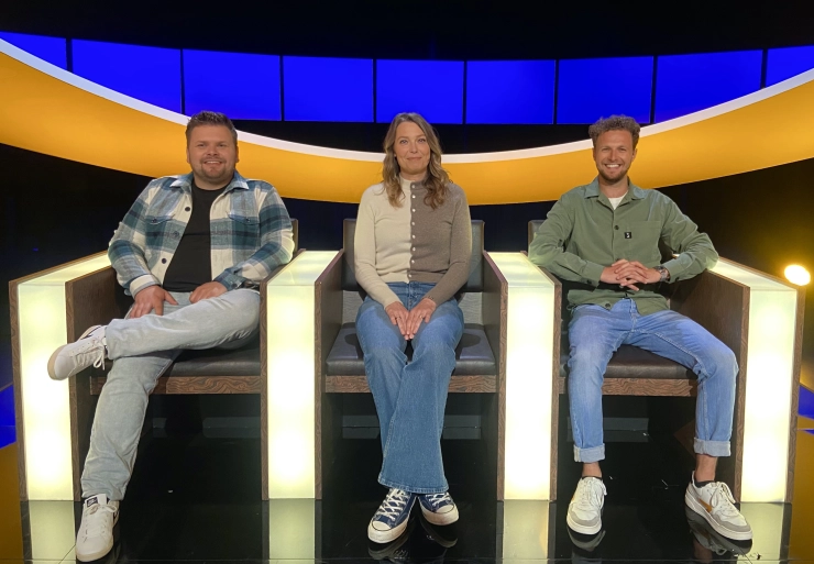 Thomas van Groningen en LINDA.meiden hoofdredacteur Mandy Woelkens te zien in De Slimste Mens