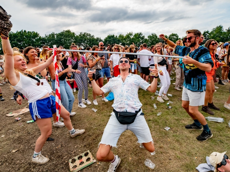 NVJ en ANP veroordelen charity fee voor pers op Lowlands