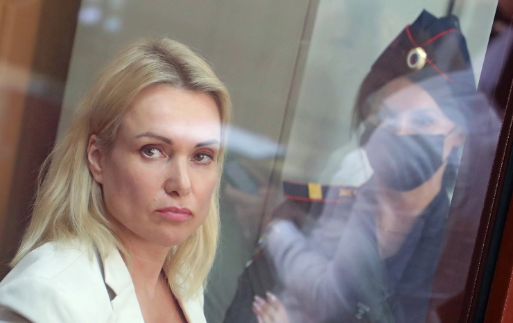 Rusland: acht jaar cel voor anti-oorlogsprotest journalist Marina Ovsjannikova