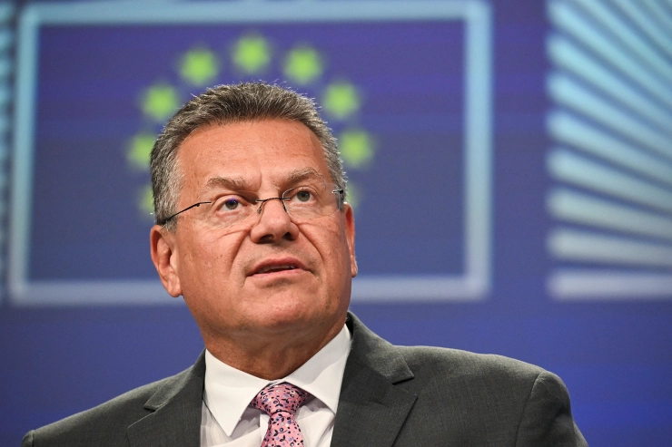EU-commissaris Šefčovič passeert Mededinging-collega Ribera en parkeert boete aan Google voorlopig
