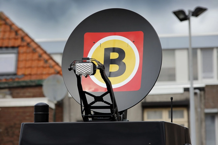 Ook Omroep Brabant verwijdert logo’s van wagens in verband met bedreigingen