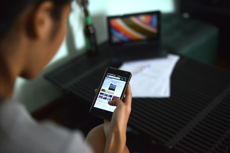 Onderzoek: Nieuws blijft via desktop beter hangen dan via smartphone