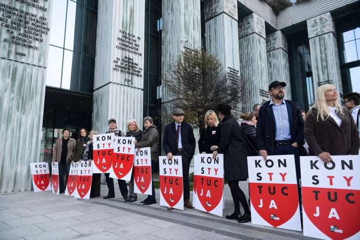 Poolse rechtbank legt journaliste boete en werkverbod op
