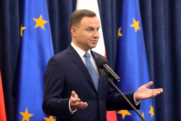 Poolse president bekrachtigt omstreden mediawet