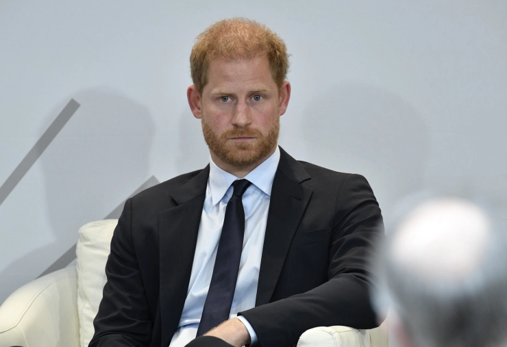 Prins Harry en tabloiduitgever NGN schikken in slepend conflict rondom illegale nieuwsgaring