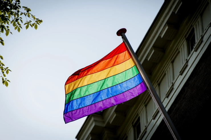 Gaykrant-hoofdredacteur treedt terug na arrestatie
