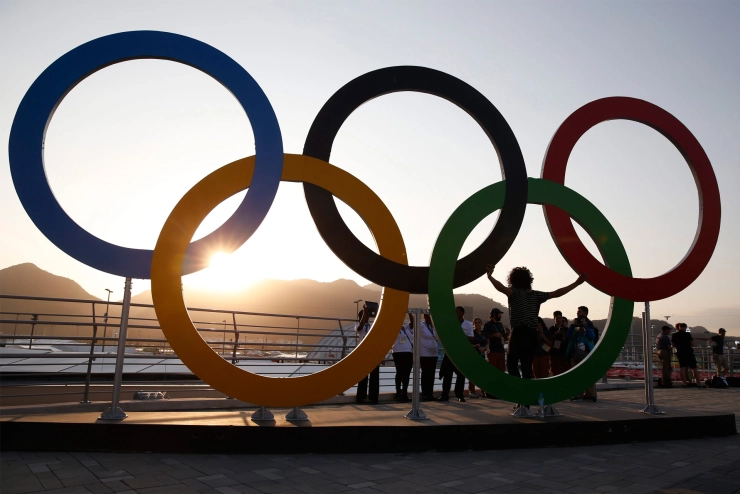 Rio: Journalistenbus met stenen bekogeld