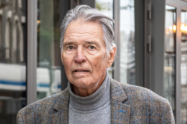 Tv-icoon en presentator Ron Brandsteder (74) overleden