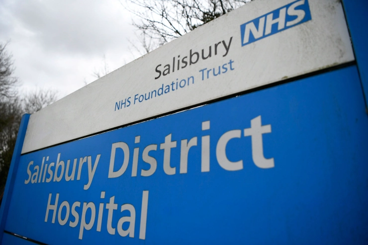 Russische tv-ploeg dringt Salisbury-ziekenhuis binnen