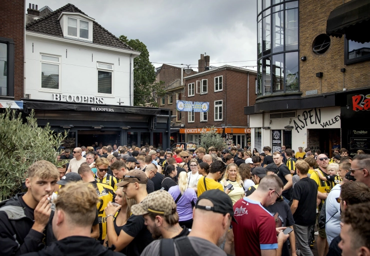 Talpa gaat aangifte doen na belaging team Hart van Nederland na kort geding Vitesse