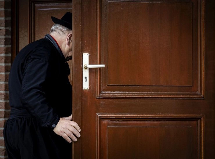 Politieke partijen Urk vragen om persvrije doorgang bij kerken
