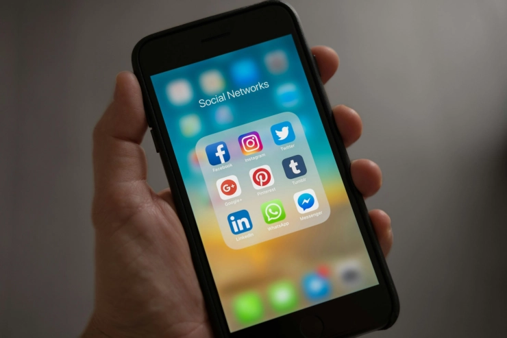 Kabinet wil minimumleeftijd voor sociale media en telefoongebruik