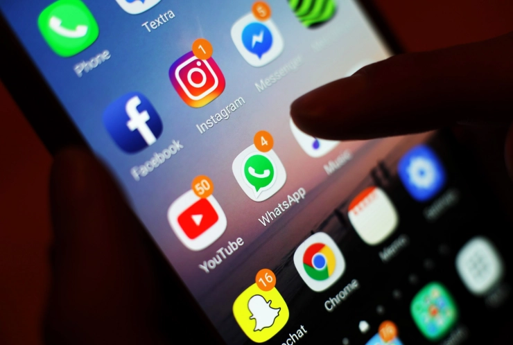 Miljoenen Nederlanders ongelukkig door social media, maar niemand stopt ermee