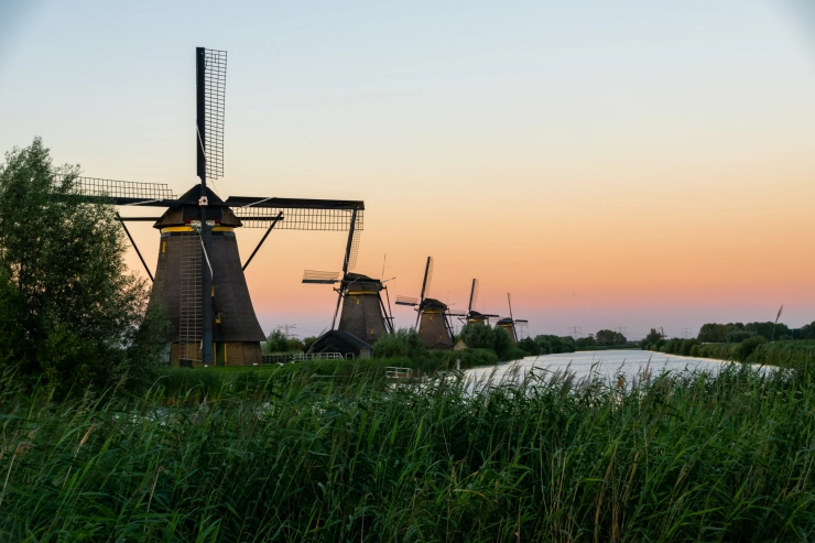 Buitenland-correspondenten zijn weer even terug in Nederland en een spannende week voor Xander van der Wulp