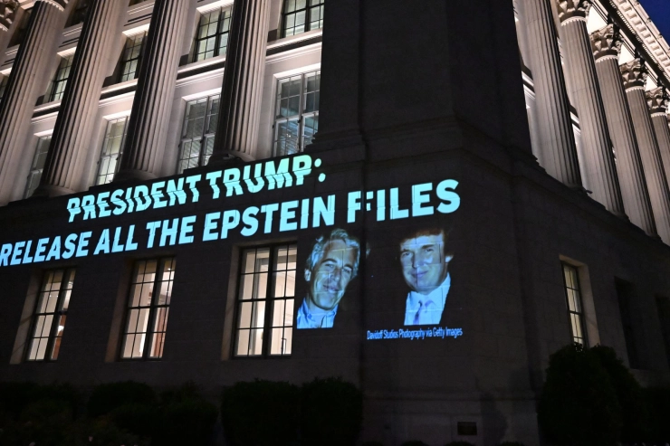 Wall Street Journal mag niet met Trump mee naar Schotland na verhaal over Epstein