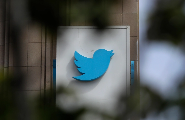 Musk lanceert proefballonnen voor commercieel Twitter-gebruik