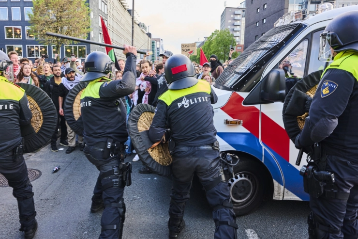 Telegraaf doet melding bij PersVeilig nadat werknemers werden belaagd door pro-Palestijnse demonstranten bij UvA