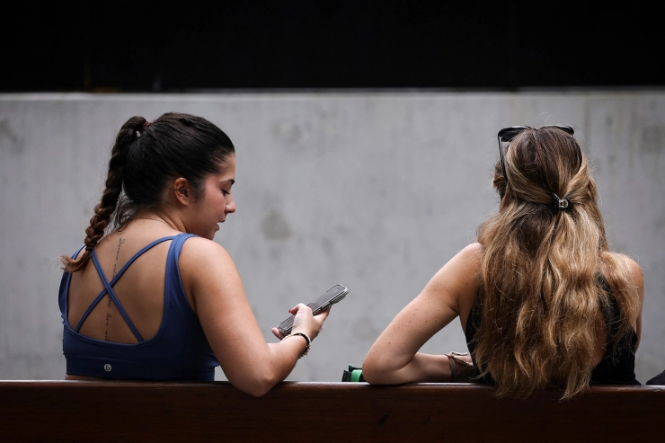 Australië: toegang tot sociale media straks alleen voor 16+